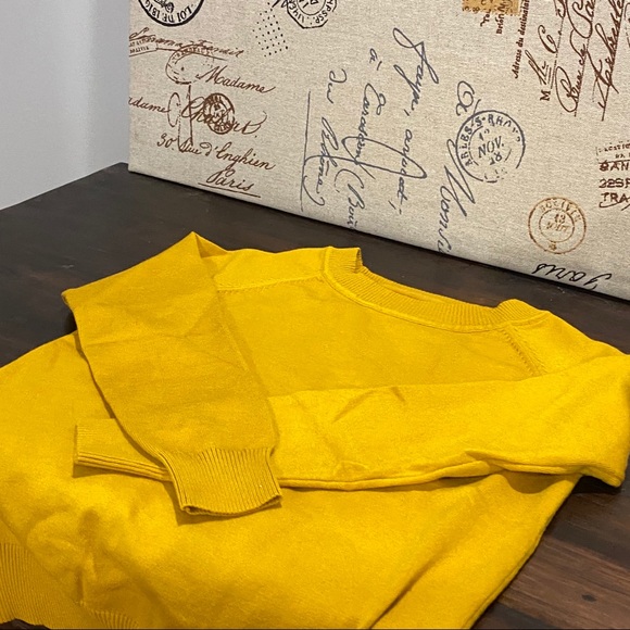 Yellow sweater medium - Picture 3 of 8